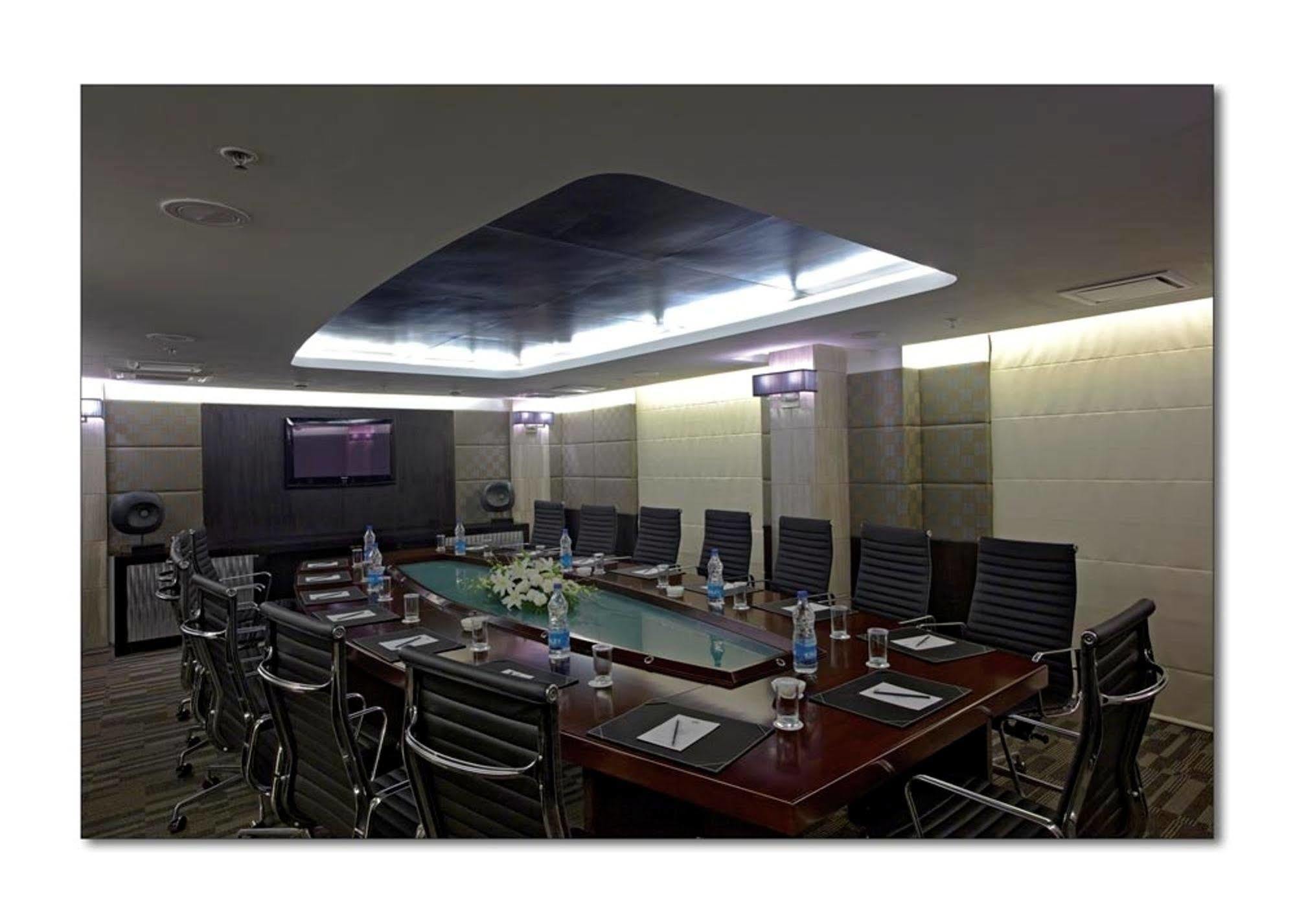 Radisson Hotel Sector 29 Gurugram Ґурґаон Екстер'єр фото